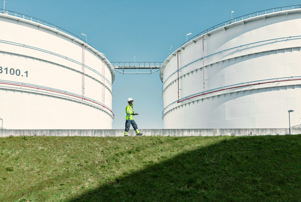 OilTankingAntwerp-02192-980x660